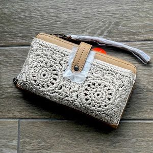 The Sak Wallet clutch